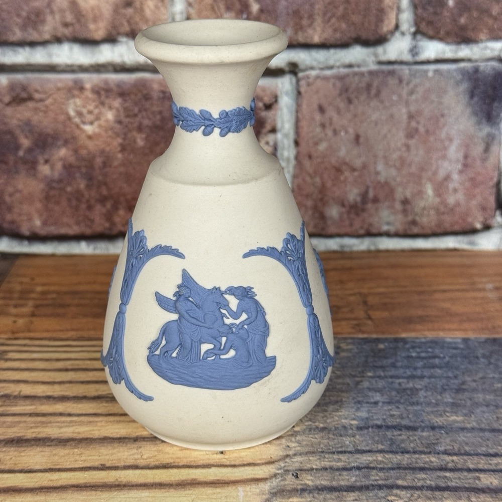 Wedgwood Cameo Bud Vase Lavender (Pale Blue) on Cream Color Jasperware England
